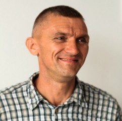 У Тернополі прокуратура заявляє про підозру активісту, який силою утримував і допитував журналіста «Доби»