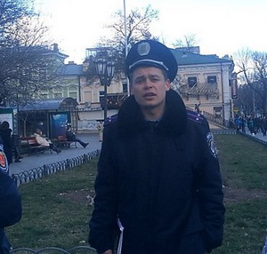 Співробітник міліції погрожував журналістці «Преступности.НЕТ» під час зйомки мітингу в Одесі