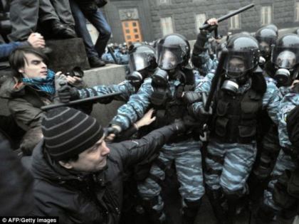 Журналіст «Українського тижня» зазнав нападу «Беркуту»