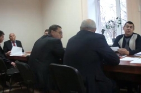У Миколаєві депутати відмовились проводити засідання у присутності журналіста  (ВІДЕО)