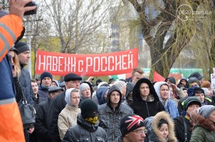 У Маріуполі учасники мітингу на підтримку РФ шукали серед журналістів «Правий сектор» (ВІДЕО)