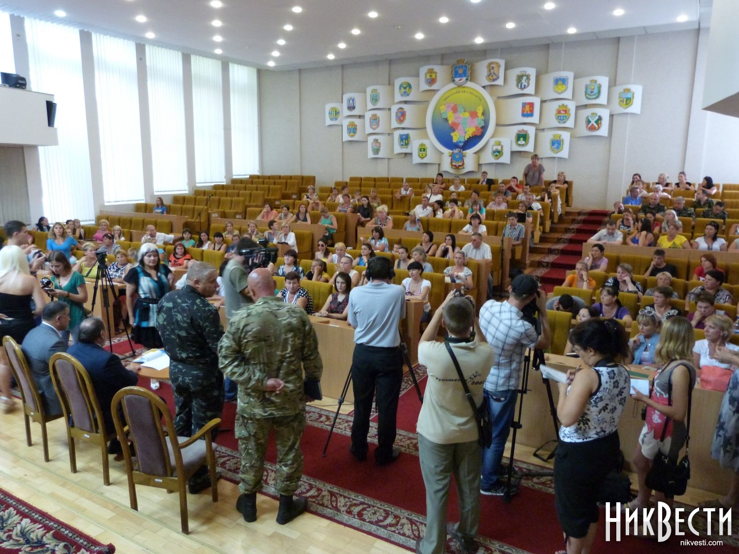 У Миколаєві журналістів попросили залишити зустріч керівництва області і родичів десантників