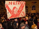 Влада Угорщини через протести тимчасово відмовилася від податку на інтернет