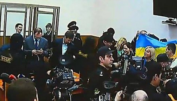 Пристави силою вивели прес-секретаря Порошенка із зали суду над Савченко – російські ЗМІ