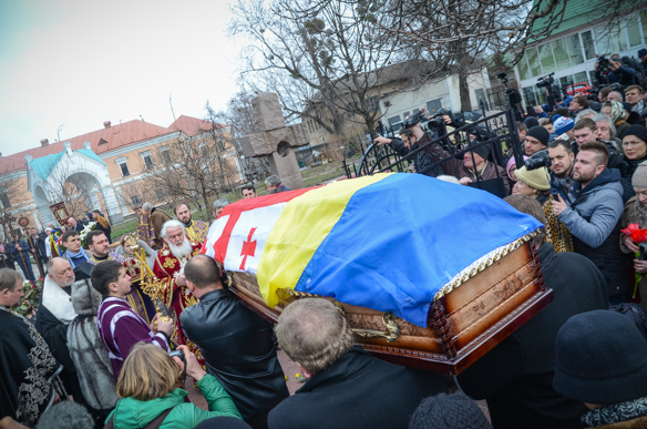 Фоторепортаж з поховання Георгія Гонгадзе