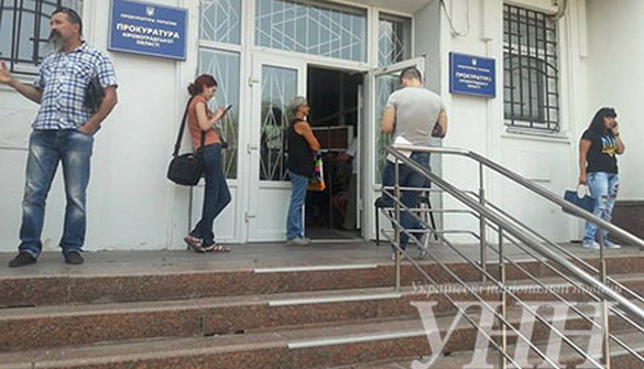 У Кропивницькому журналістам не дозволили зайти до прокуратури разом із відвідувачем