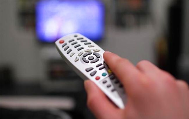 Держим руку на пульте: популярные телеканалы требуют денег за свой эфир