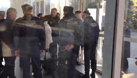 У Кривому Розі «Муніципальна гвардія» перешкоджала журналістам потрапити на сесію міськради