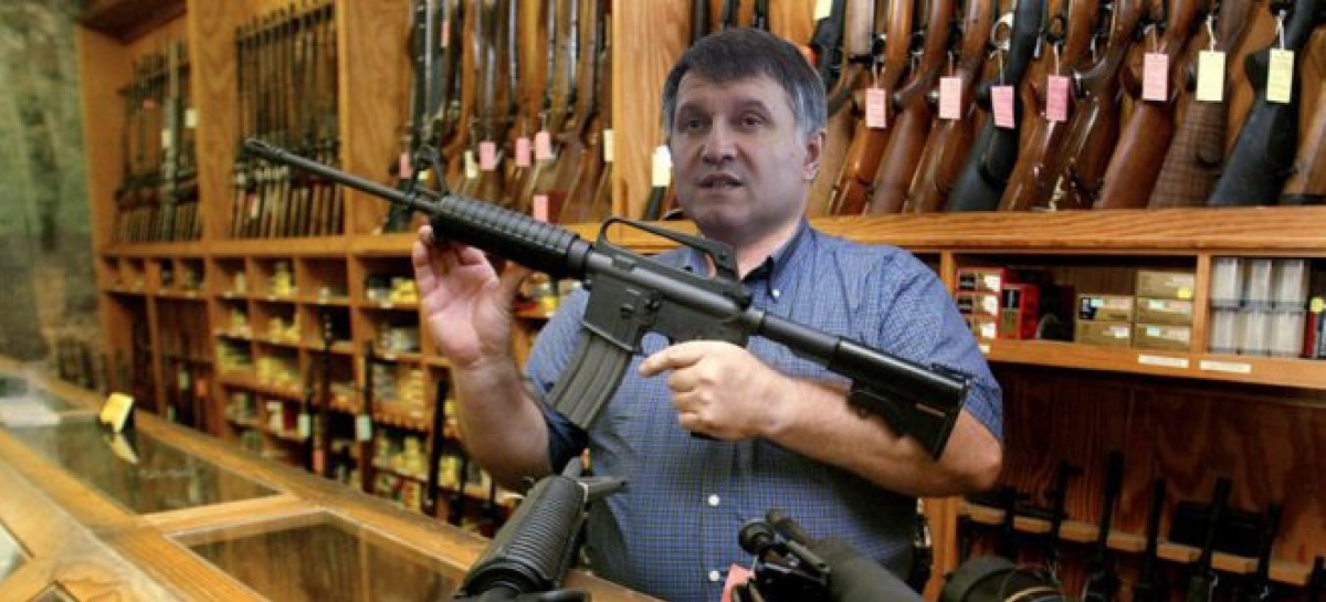 «Українські новини» заявляють, що МВС досі не надало списки нагороджених зброєю