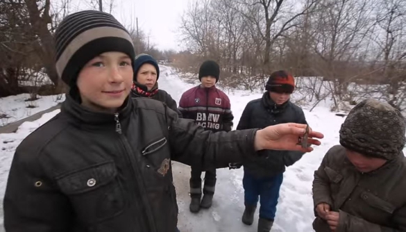«Дети Донбасса»:  опасные мины, опасные мухоморы, опасное детство