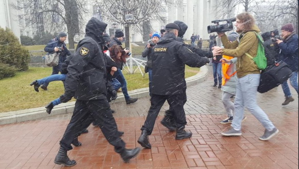 У Білорусі у День Волі тривають масові затримання журналістів