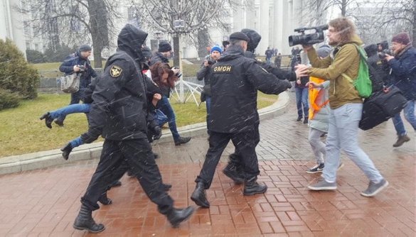 У Білорусі у День Волі тривають масові затримання журналістів