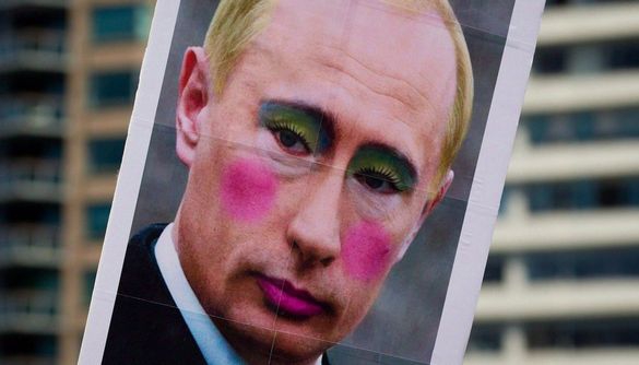 Статья за накрашенного Путина. Размещение картинки с «гламурным» президентом РФ приравняли к экстремизму