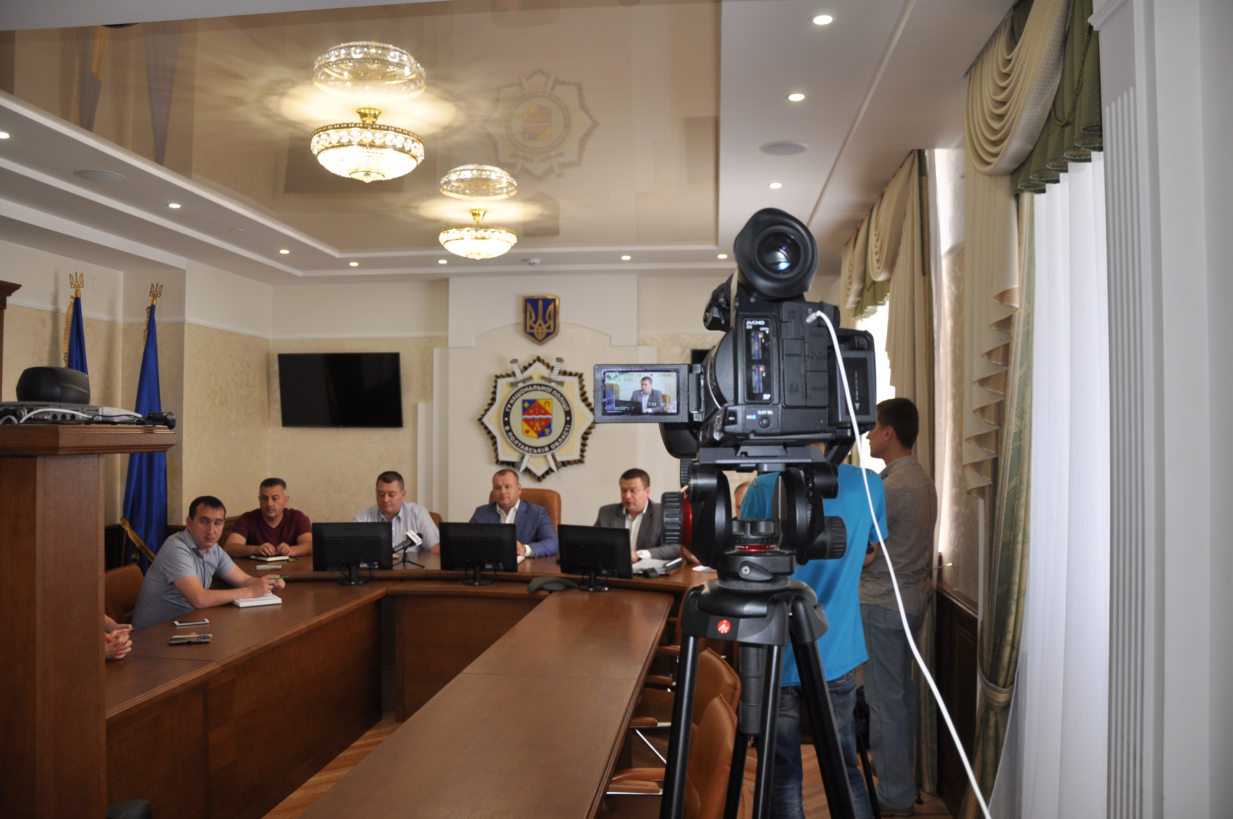 Полтавські поліціянти розповіли, як розслідуються резонансні справи щодо погроз та перешкоджання журналістам
