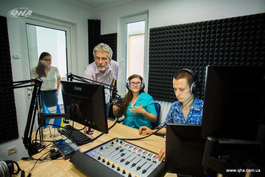 Почало працювати нове кримськотатарське радіо «Хаят»
