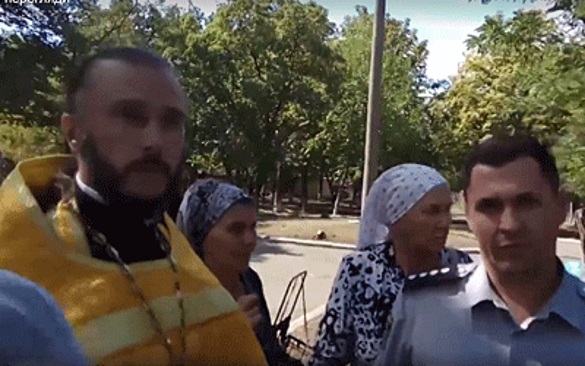 У Миколаєві священнослужитель намагався відібрати камеру у журналіста «Корабелов.інфо» (ВІДЕО)