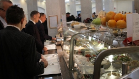 Народні депутати поскаржилися на журналістів, як «заважають обідати» в їдальні Верховної Ради