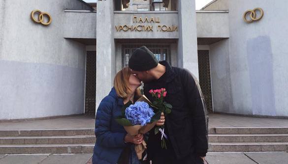 Катерина Сергацкова та Роман Степанович відгуляли скромне весілля (ФОТО)