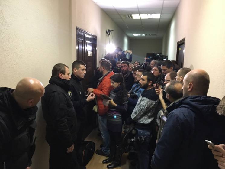 Журналісти відмовилися вийти із зали суду, де чекають на Саакашвілі