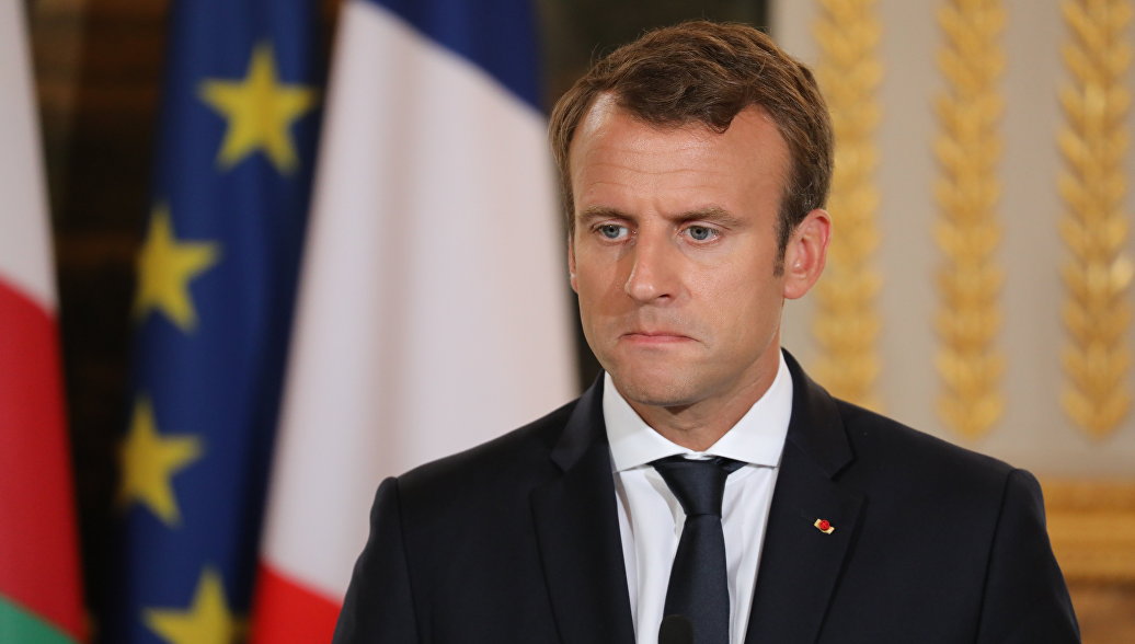 Президент Франції поклав вінок до офісу журналу Charlie Hebdo