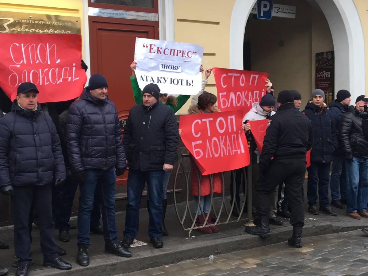 У Львові журналістів газети «Експрес» під час акції протесту затримала поліція