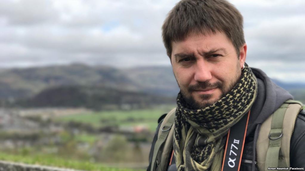 У Криму невідомі пошкодили замок квартири журналіста Антона Наумлюка