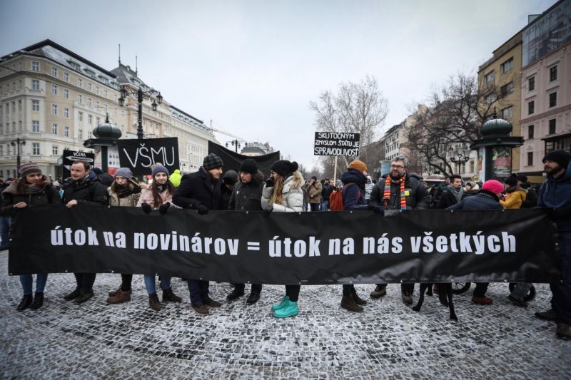 У Словаччині відбулися багатотисячні акції протесту через вбивство журналіста Яна Кучака