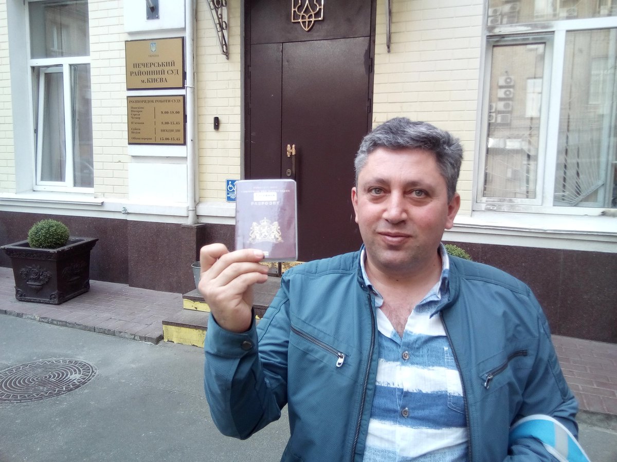 Азербайджанському журналісту Гусейнлі повернули паспорт