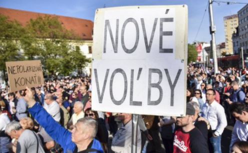 У Словаччині тисячі демонстрантів вийшли на вулиці з вимогою позачергових виборів після вбиства журналіста