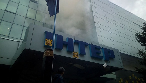 В сети появилось фото здания «Интера» в дыму