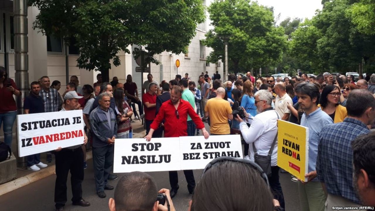 У Чорногорії відбувається масовий протест через напад на журналістку