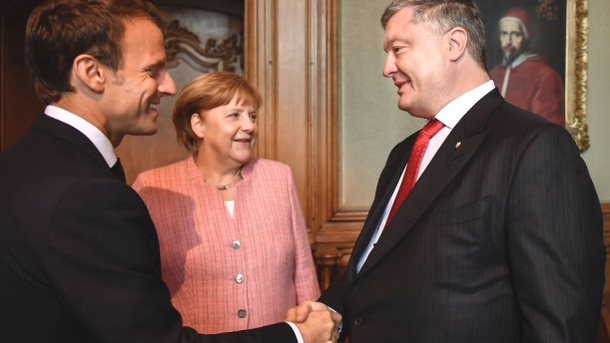 У Німеччині журналістів УНІАНу та «112 Україна» не пускали на зустріч Порошенка, Макрона та Меркель
