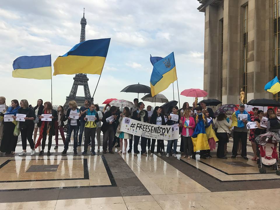 У Парижі відбулася акція на підтримку Сенцова