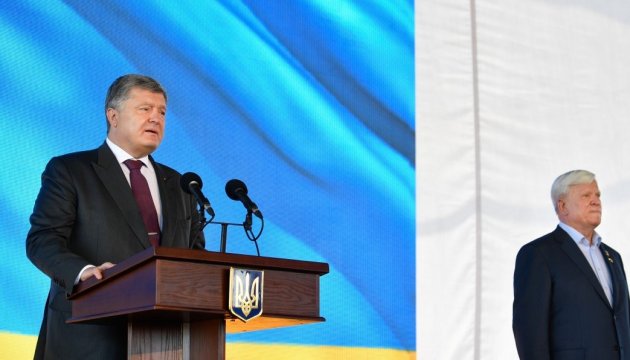 Україна вимагає якнайшвидше звільнити Сенцова, Сущенка, Балуха та інших політв’язнів Кремля — Порошенко