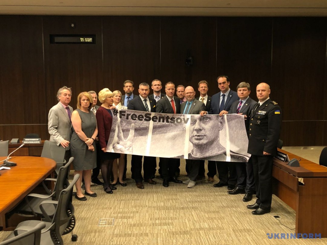 Канадські парламентарі закликали РФ звільнити Сенцова та інших політв’язнів