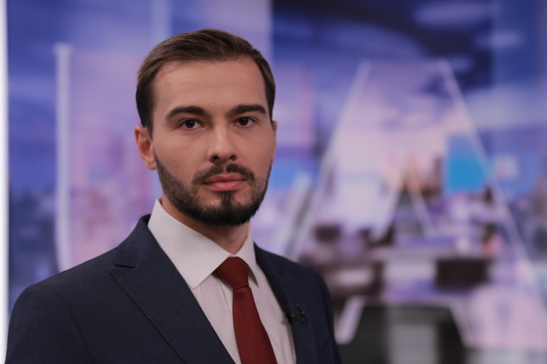 Колишній військовий кореспондент «1+1» Євгеній Агарков став новим ведучим UATV﻿