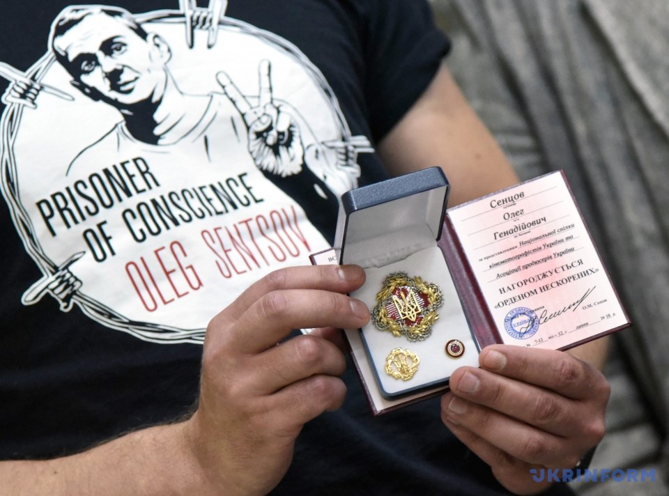 Ув'язнених у Росії Сущенка та Сенцова нагородили громадською відзнакою Ордену нескорених