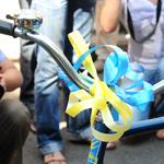 «Стоп цензурі!» подарував президенту велосипед, але «неадекватні люди» по подарунок не вийшли (+ фото)