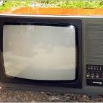 Лукашенко выбрасывает старые телевизоры