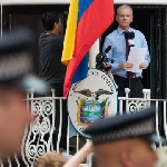 Ассанж із балкона посольства Еквадору в Лондоні виступив зі зверненням до світу