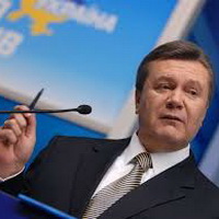 Віктор Янукович йде у Facebook і Twitter