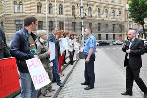 Львівські журналісти провели акцію з вимогами покарати тих, хто скоїв напад на Сніцарчук і Соделя