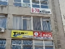 В Івано-Франківську побили вікна в офісі телеканалу, що знайшов порушення у містобудуванні
