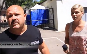 Охоронець в Одесі заважав журналістам знімати неприбрані наслідки урагану (ВІДЕО)