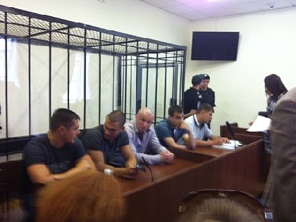 Один з обвинувачених у нападі на Сніцарчук і Соделя визнав провину
