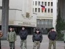 У Криму &laquo;самооборона&raquo; виштовхувала журналіста із прес-конференції