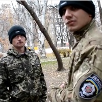 У Дніпропетровську невідомі в камуфляжі та з нашивками МВС перешкоджали тележурналістам біля суду