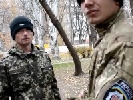 У Дніпропетровську невідомі в камуфляжі та з нашивками МВС перешкоджали тележурналістам біля суду