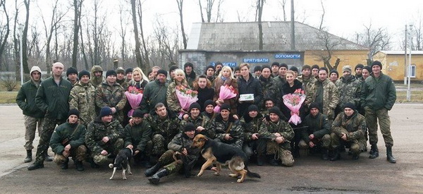 Ведучі «Українського радіо» організували фронтову концертну бригаду