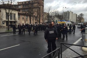 Терористи з Парижа шантажують поліцію, вимагаючи звільнити нападників на Charlie Hebdo